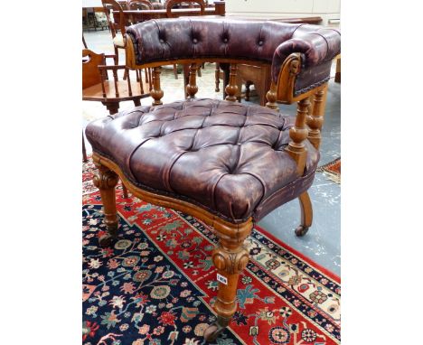 A VICTORIAN OAK FRAMED CAPTAIN'S DESK CHAIR WITH BROAD BUTTON LEATHER SEAT AND HORSESHOE BACK.   68  68 x H.75cms.