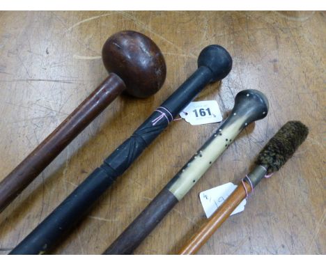 A SOUTH AFRICAN WOOD KNOBKERRIE TOGETHER WITH TWO AFRICAN STAFFS AND A SHOTGUN CLEANING ROD