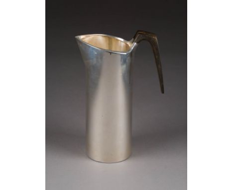 MARTINI PITCHER Dänemark, Kolding, Hans Hansen Sølvsmedie, Ausführung: Karl Gustav Hansen, 1960er Jahre Silber. Griff aus Hor