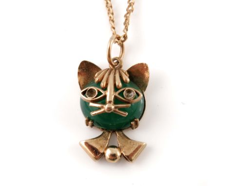 A 9ct gold green chalcedony cat pendant, with 14ct gold chain