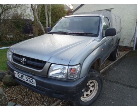 A TOYOTA HILUX EX 4WD 4X4 UTILITY LIGHT GOODS VEHICLE, first registered 31.05.2003, silver, 2494cc, diesel, mileage approxima