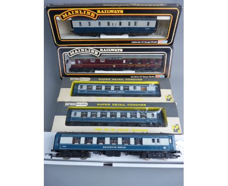 MODEL RAILWAY - Wrenn W3005 non powered 'Brighton Belle' car, part boxed, Wrenn W6004 Pullman car, second class, W6005 Golden