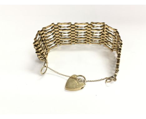 A 9ct gold gate bracelet with heart padlock. 16.62g