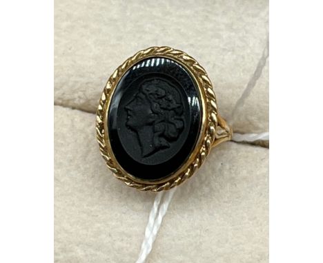 9ct yellow gold and carved black onyx cameo set ring. [Ring size K] [3.10gram] 