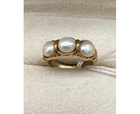 9ct yellow gold and pearl set ladies ring. [Ring size N] [4.86grams] 