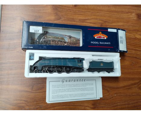 Bachmann Sir Nigel Gresley Locomotive with tender boxed . 