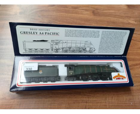 Bachmann Gresley A4 Pacific loco steam train and tender boxed . 