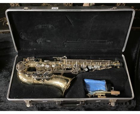 BUESCHER ARISTOCRAT 200 ALTO SAXOPHONE CASE &amp; EXTRAS NUMBER 1124184