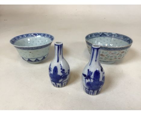 Four Chinese Kangxi blue and white items including two bowls and two vases (9cm)