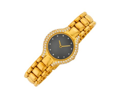 18 kt., quartz, round black dial, diamond markers, diamond-set bezel, case dia. ap. 27.2 x 24 mm., link bracelet with deploya