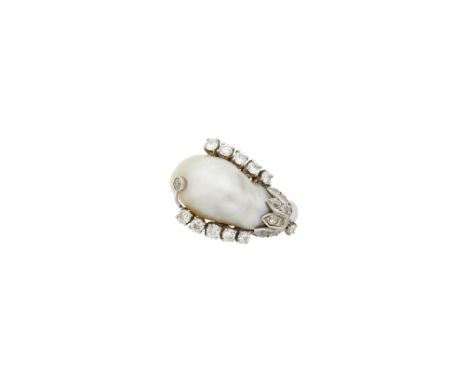One baroque pearl ap. 21.0 x 12.0 mm., 10 round and 21 old-mine and single-cut diamonds ap. 1.60 cts., ap. 9.4 dwts. Size 6 3