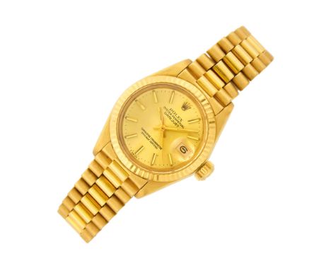 18 kt., automatic, round sunburst champagne dial, gold-tone bar markers, sweep seconds, date aperture, fluted bezel, acrylic 