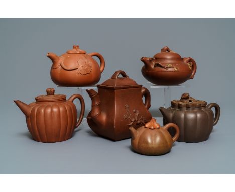 Six Chinese Yixing stoneware teapots and covers, 19th C. -- H.: 14,5 cm - L.: 18 cm (the central teapot) H.: 6 cm - L.: 10,5c