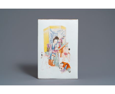 A Chinese famille rose plaque with a lady with playing children, Republic -- Dim.: 39 x 26 cm  --  Condition reports, high re