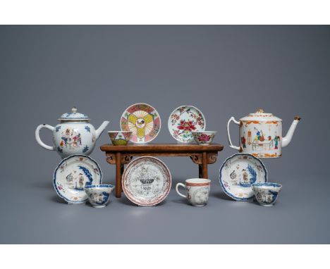 Five Chinese famille rose cups and saucers and two 'Mandarin' teapots, Yongzheng/Qianlong -- L.: 20 cm - H.: 13 cm (the large