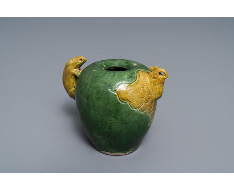 A Chinese verte biscuit 'phoenix' water dropper, Ming or Kangxi -- L.: 13 cm - H.: 10,5 cm  --  Condition reports, high resol