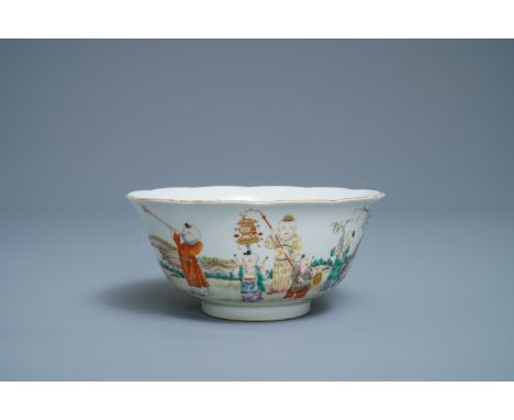 A Chinese famille rose 'playing boys' bowl, four-character mark, Republic -- Dia.: 16 cm - H.: 7,5 cmÊ The base with a seal m