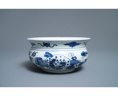 A Chinese blue and white censer with antiquities, Kangxi -- Dia.: 26 cm - H.: 13 cm   ---   Condition reports, high resolutio