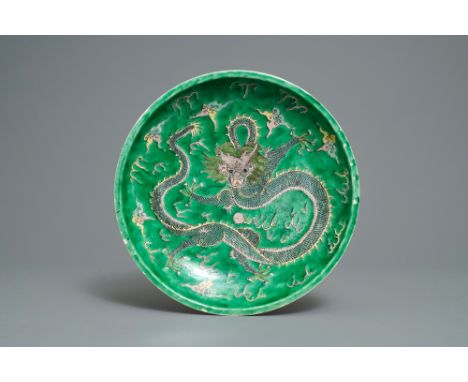 A Chinese verte biscuit 'dragon' charger, Kangxi mark, 19th C. -- Dia.: 35,5 cm  --  Condition reports, high resolution image