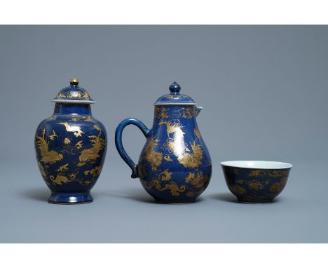 A Chinese gilt-decorated powder blue cream jug, a tea caddy and a tea bowl with roosters, Yongzheng -- H.: 12,5 cm (the tea c