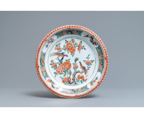 A Chinese famille verte dish with birds among blossoms, Kangxi -- Dia.: 30 cm  --  Condition reports, high resolution images 