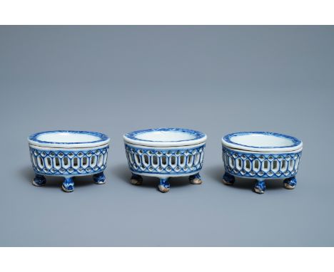 Three Chinese blue and white salts after European silver models, Qianlong -- L.: 8 cm - H.: 5 cmÊ Provenance:- A Dutch privat