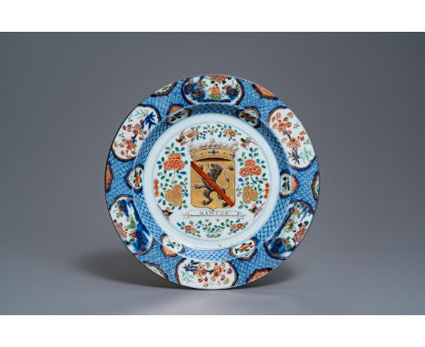A large Chinese famille verte 'Provinces' dish with the arms of Namur, Kangxi/Yongzheng -- Dia.: 43,5 cm  --  Condition repor