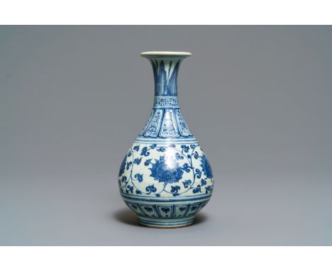 A Chinese blue and white 'lotus scroll' yuhuchunping vase, Hongzhi -- H.: 23 cm   ---   Condition reports, high resolution im