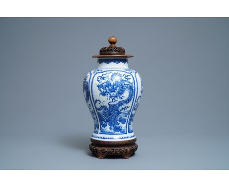 A Chinese blue and white 'dragon' vase with wooden cover and stand, Kangxi -- H.: 47 cm (the whole) H.: 32,5 cm (the vase)   