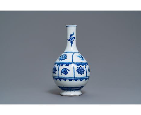 A Chinese blue and white bottle vase, Kangxi -- H.: 25 cm   ---   Condition reports, high resolution images or extra images w