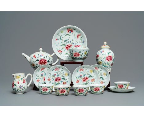 A Chinese famille rose 15-piece tea service with floral design, Qianlong -- Dia.: 16 cm (the plate) Dia.: 11,5 cm (the saucer