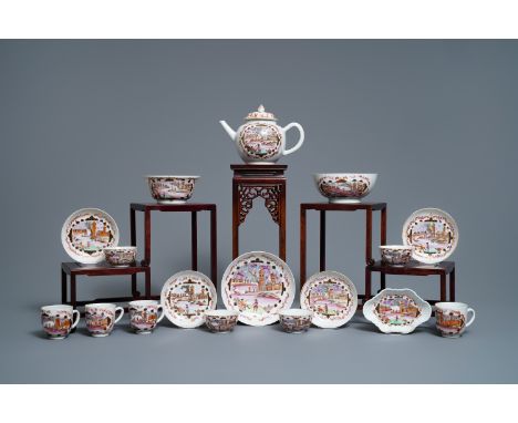 A Chinese famille rose and gilt Meissen-style 17-piece tea service, Qianlong -- L.: 18,5 cm - H.: 12,5 cm (the teapot) Dia.: 