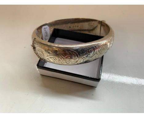 Silver Bangle (Chester 1956) - Dent 