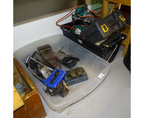 2 boxes of various power tools, to include belt sander, jig saw, router, hand saws, vice etc 