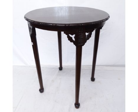 A Edwardian mahogany circular lamp table, on cabriole legs, W65cm, H74cm 