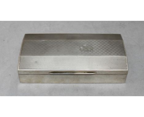 A George V silver cigarette box, of rectangular form with bevelled top and contrasting engine-turned decoration, Birmingham, 
