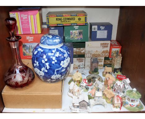 SECTION 7. A collection of twenty Lilliput Lane cottages of varying sizes, all boxed with certificates, together with a Chine