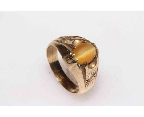 9 carat gold yellow gold single stone gents ring, size T.