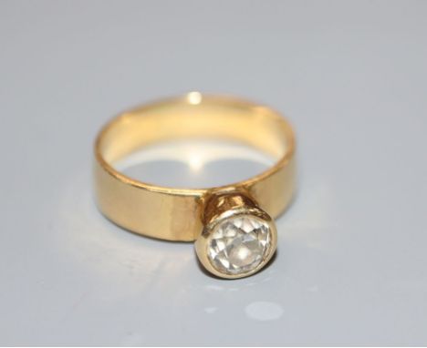 An 18ct gold and collet set solitaire diamond ring, size M, gross 4.6 grams.CONDITION: Old round cut stone approx. 5.5mm in d