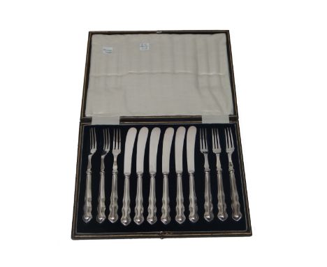 Victorian and later plated wares, comprising; six pairs of dessert or fruit knives and forks, a dessert serving spoon and for