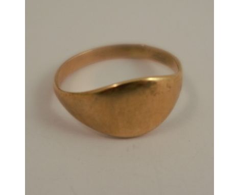 A plain signet ring, unmarked, 2.6g gross&nbsp;