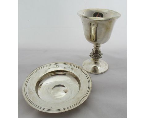 A silver goblet, with Celtic deign knop to the stem, Birmingham 1970, weight 3oz, together with a silver circular dish, Londo