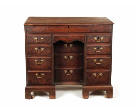 A GOOD EARLY GEORGE III FIGURED MAHOGANY GENTLEMANS ESTATE KNEEHOLE DESK with a hinged top revealing a fully fitted interior 