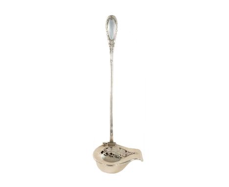 AN USUAUL 19TH CENTURY GERMAN SILVER WARMING LADLE with hinged leaf engraved pierced lid, gilt interior and shaped pouring sp