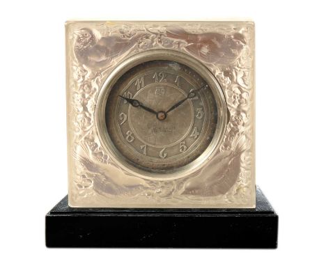 A RENE LALIQUE "QUATRE MOINEAUX DU JAPON" GLASS ART DECO DESK CLOCK the square case embossed with four Japanese sparrows to t