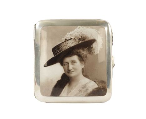 AN EDWARD VII BOWED PLAIN SILVER AND ENAMEL CIGARETTE CASE the lid depicting a monochrome bust portrait of a lady - reputed t