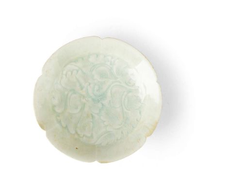  CARVED FLORIFORM QINGBAI DISH SOUTHERN SONG TO YUAN DYNASTY 南宋至元 青白劃花六瓣花口碟decorated in the interior with stylised flora and 