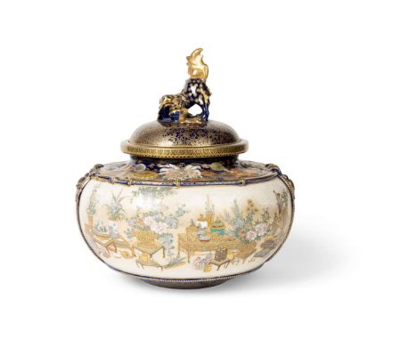  FINE SATSUMA KORO WITH COVER BY KINKOZAN, MEIJI PERIOD 明治 錦光山款 薩摩燒博古及花卉雄鷄圖蓋爐exquisitely painted on one side with a flowering