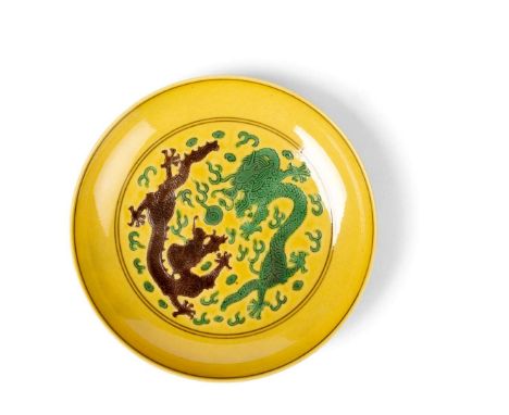  YELLOW-GROUND GREEN AND AUBERGINE-ENAMELLED 'DRAGON' SAUCER QING DYNASTY, GUANGXU MARK AND OF THE PERIOD 清光緒款及年代 黃地紫綠彩雙龍戲珠紋碟