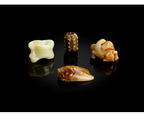  GROUP OF FOUR JADE PENDANTS MING TO QING DYNASTY 明至清 白玉帶沁雕臥馬、青白玉帶皮雕蟬、青白玉雕嘎拉哈及青玉珠（共四件）comprising: a white jade with russet in